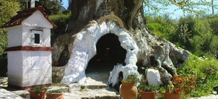 Πλατανιώτισσα 1